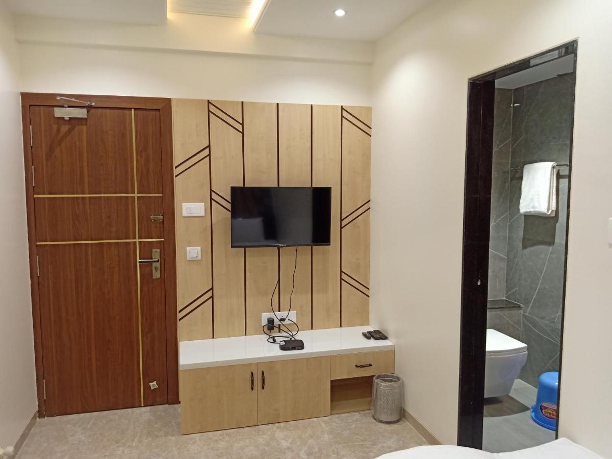Hotel Suvarnam Residency Ahmednagar Exteriör bild