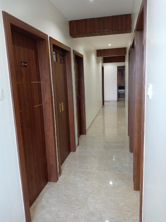 Hotel Suvarnam Residency Ahmednagar Exteriör bild