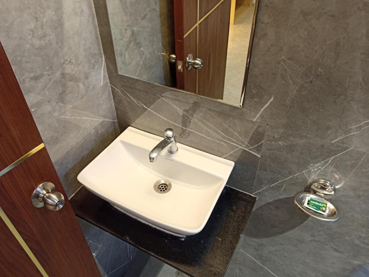 Hotel Suvarnam Residency Ahmednagar Exteriör bild
