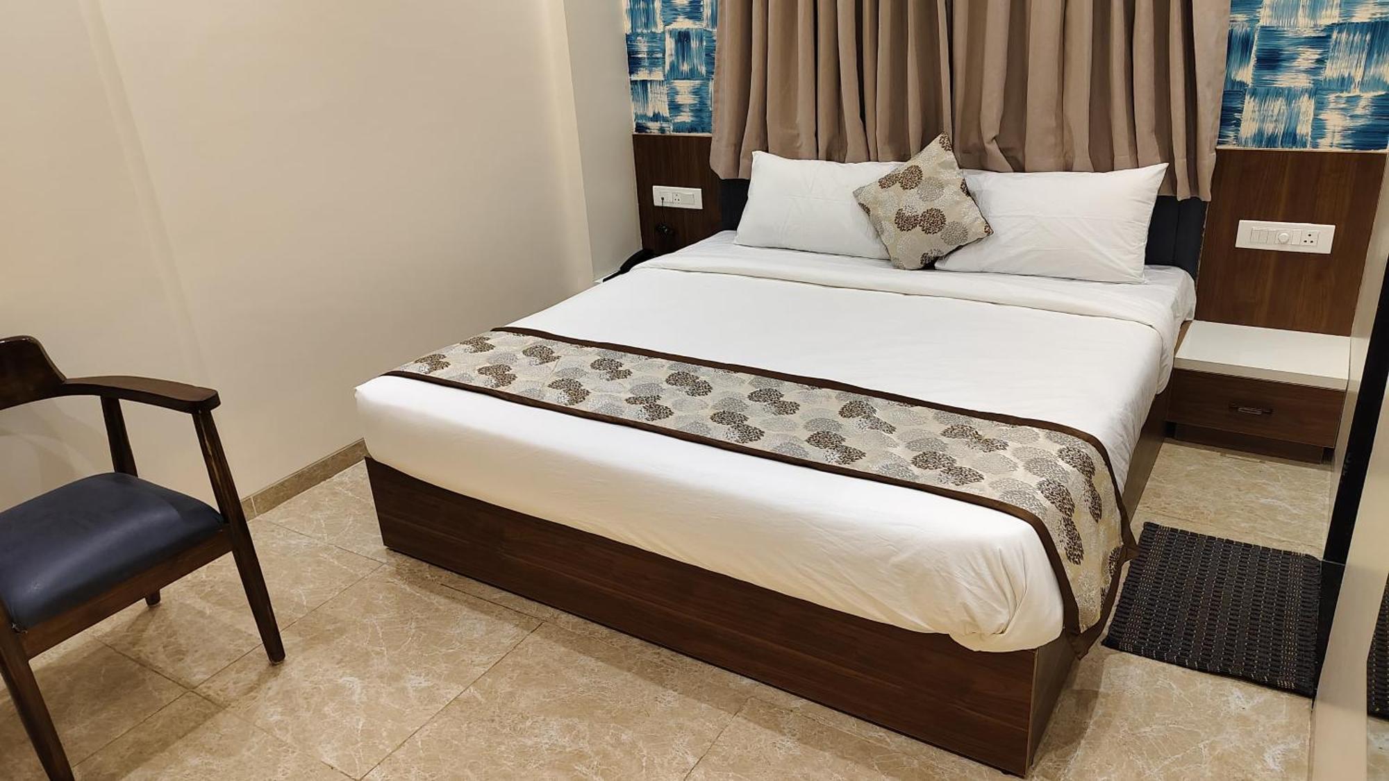 Hotel Suvarnam Residency Ahmednagar Exteriör bild