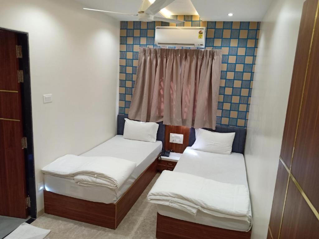 Hotel Suvarnam Residency Ahmednagar Exteriör bild